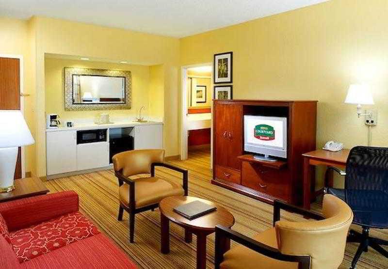 Courtyard By Marriott West Palm Beach Airport Exterior photo